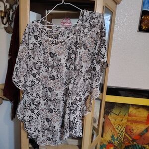 Universal Thread Floral Women's Blouse - Black and Cream